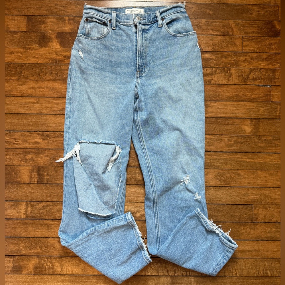 Abercrombie Curve Love 90s Straight Jean!